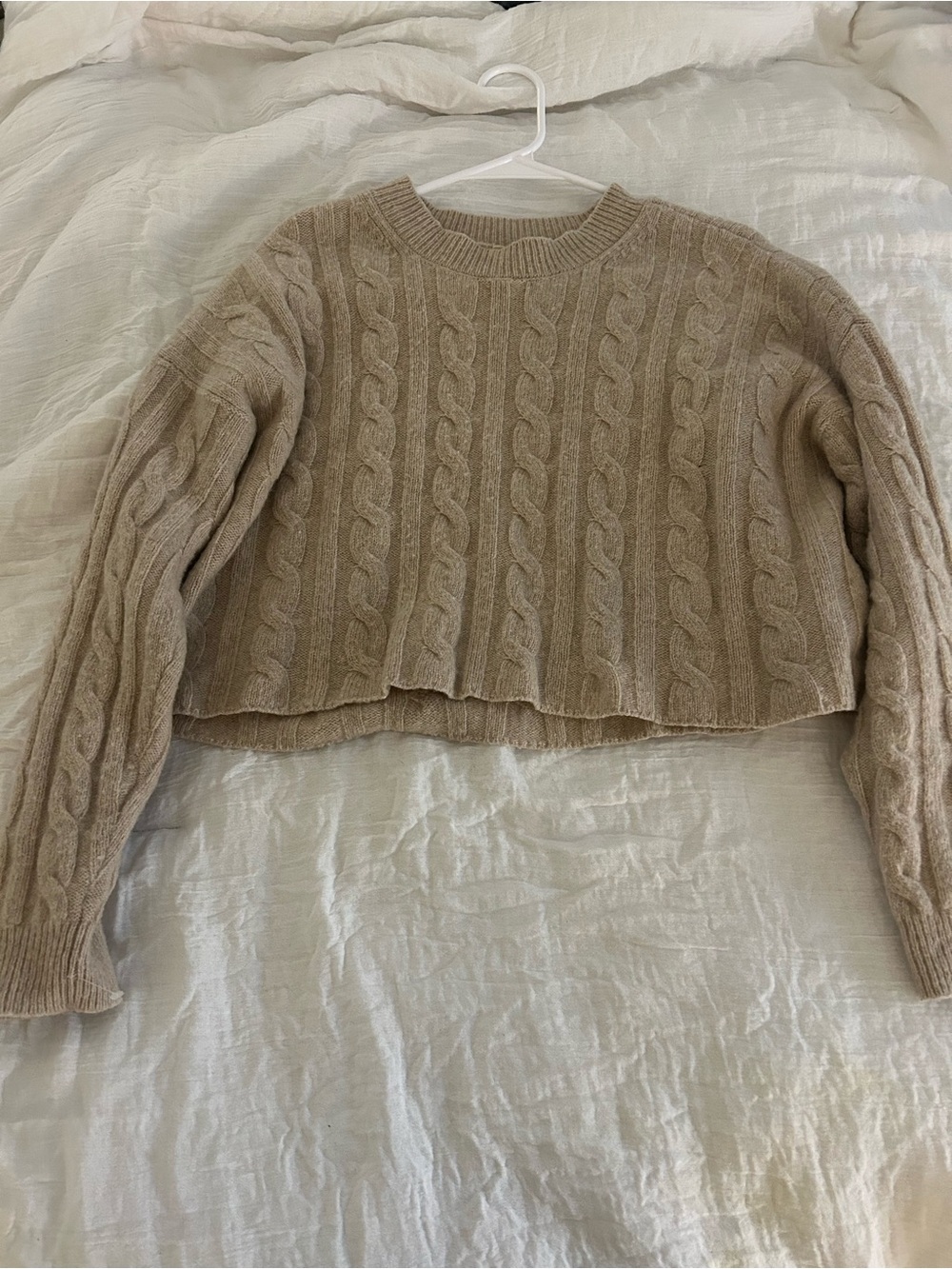 Madewell Cropped Cable-Knit Sweater in Beige